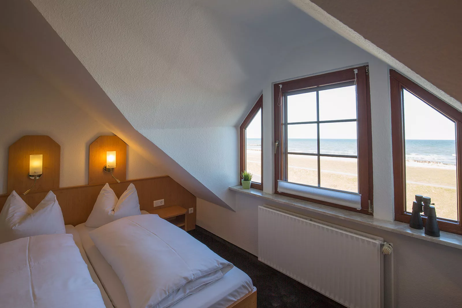 Doppelzimmer-mit-meerblick-ostseeurlaub-im-hotel-strandraeuber Doppelzimmer-mit-meerblick-ostseeurlaub-im-hotel-strandraeuber