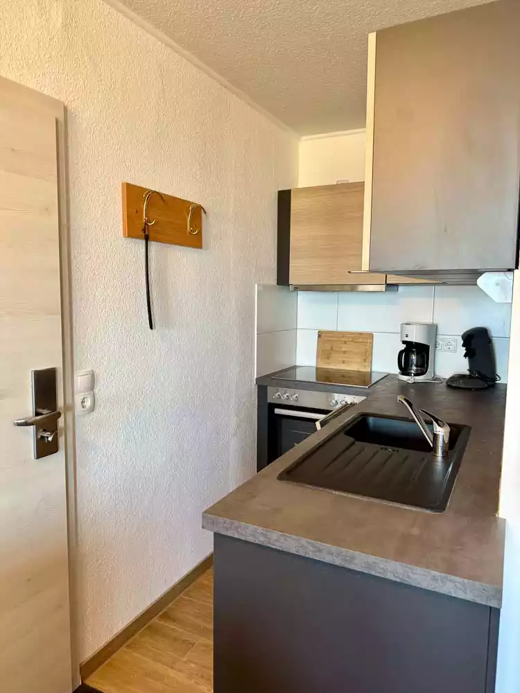 Küche im 1-Raum Appartement im Hotel Strandräuber Ostsee
